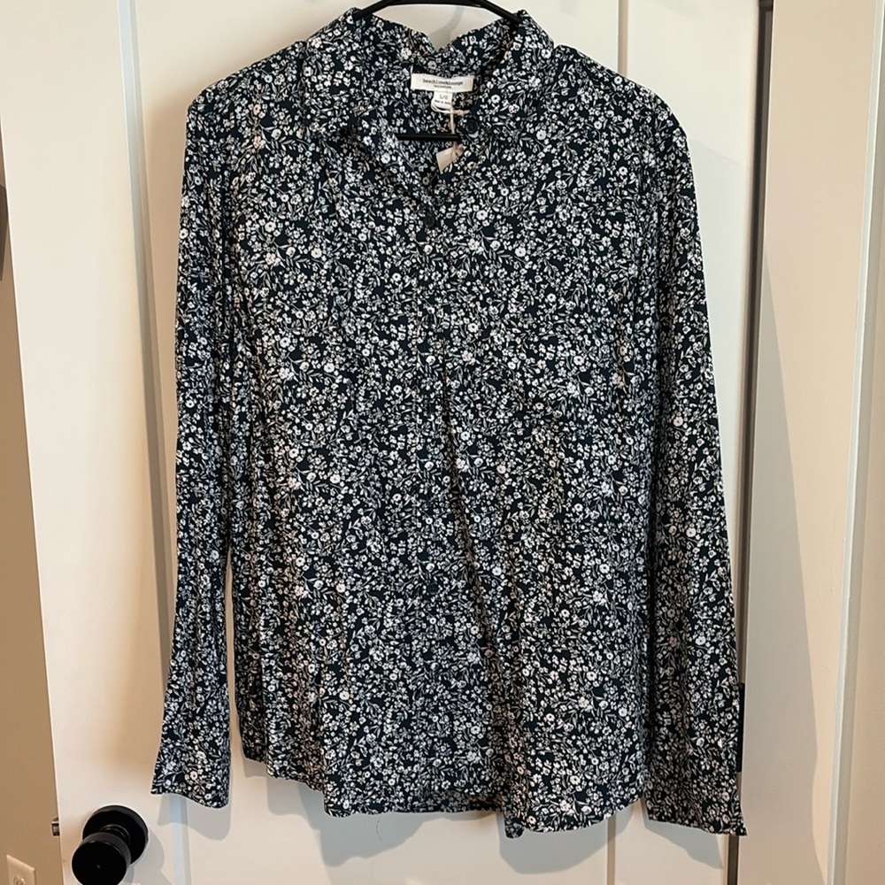 NWT. Navy and White Blouse